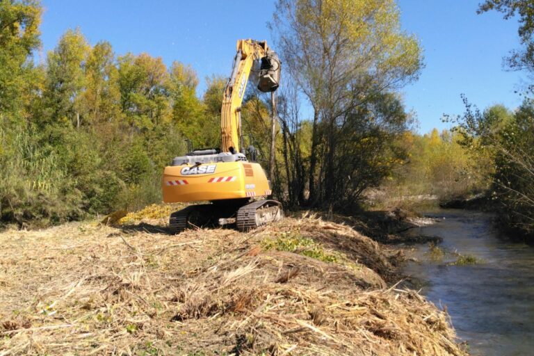 Scarification dans l'Ouvèze entre Mollans-sur-Ouvèze et Entrechaux